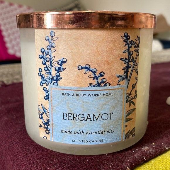 Bath and body works bergamot scented candle